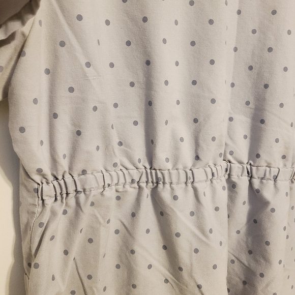 Hello Kitty | Women's Gray Polka Dot Graphic Print Scrubs Shirt (Size 2XL) - Picture 10 of 16